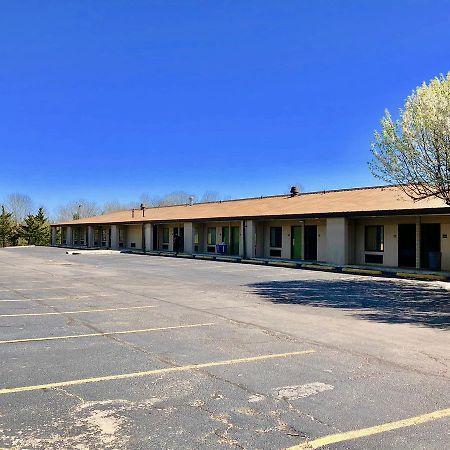 במוטל Super 8 By Wyndham-Tupelo Airport מראה חיצוני תמונה