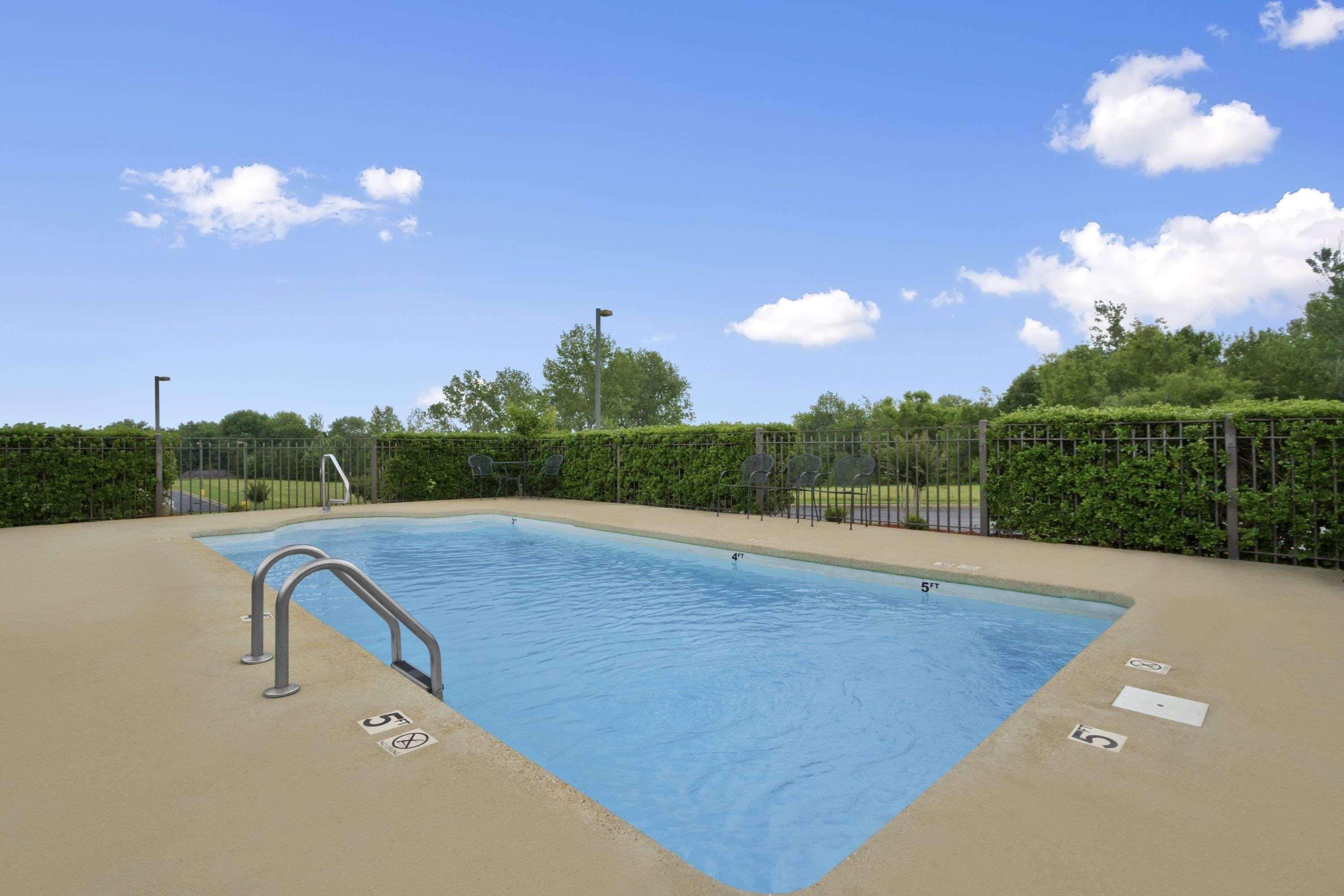 במוטל Super 8 By Wyndham-Tupelo Airport מראה חיצוני תמונה