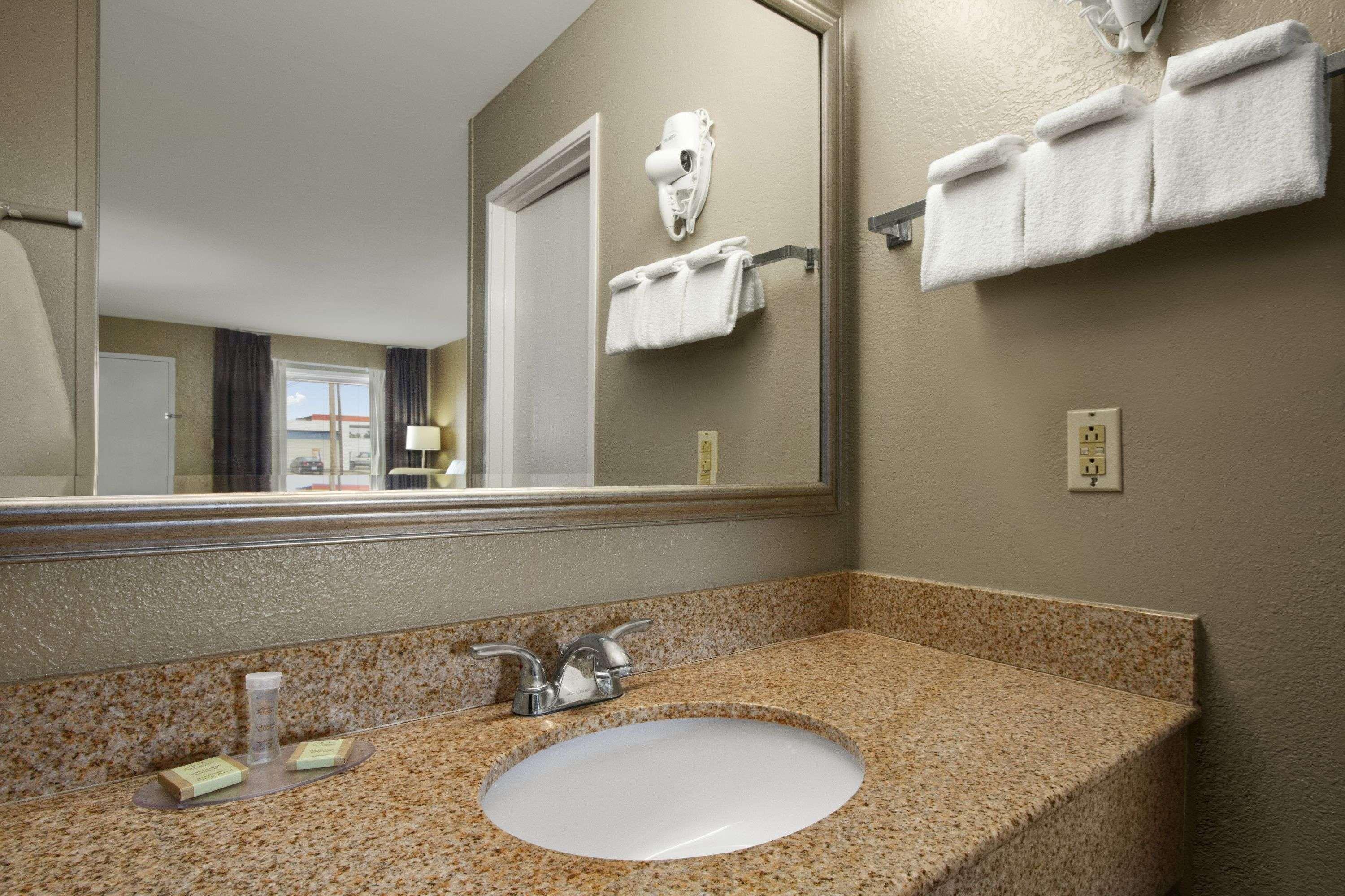 במוטל Super 8 By Wyndham-Tupelo Airport מראה חיצוני תמונה