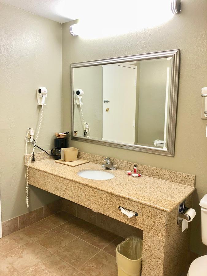 במוטל Super 8 By Wyndham-Tupelo Airport מראה חיצוני תמונה
