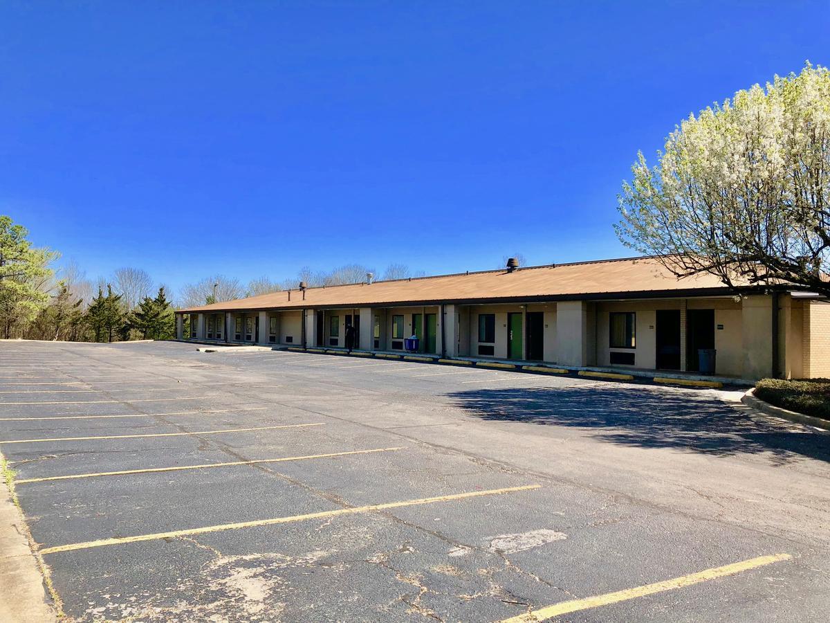 במוטל Super 8 By Wyndham-Tupelo Airport מראה חיצוני תמונה