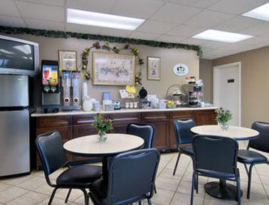 במוטל Super 8 By Wyndham-Tupelo Airport מסעדה תמונה
